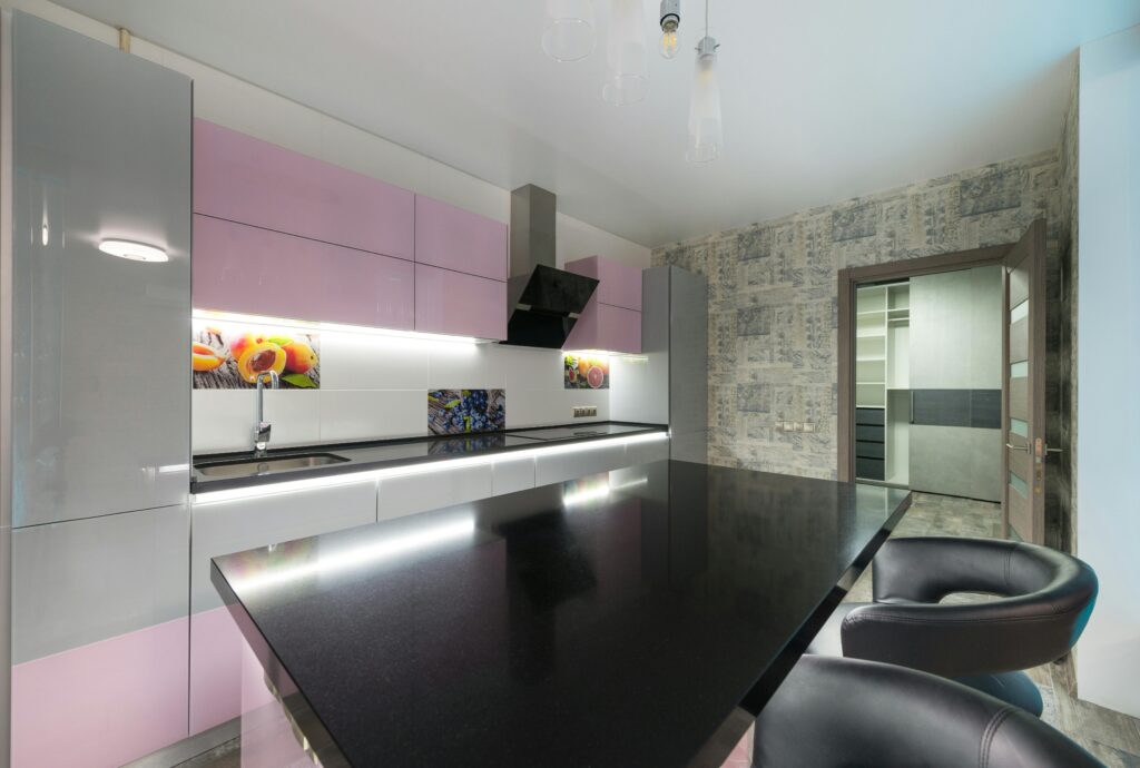 छोटा किचन हो तो कैसे बढ़ाएं स्टोरेज स्पेस? जानिए 8 स्मार्ट और आसान तरीके