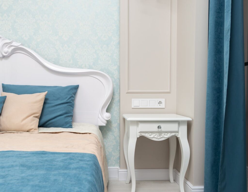 छोटे बेडरूम को बड़ा कैसे दिखाए – आसान और स्मार्ट टिप्स