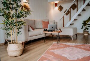 लिविंग रूम स्टोरेज स्पेस कैसे बढ़ाए – आसान और स्मार्ट आइडियाज