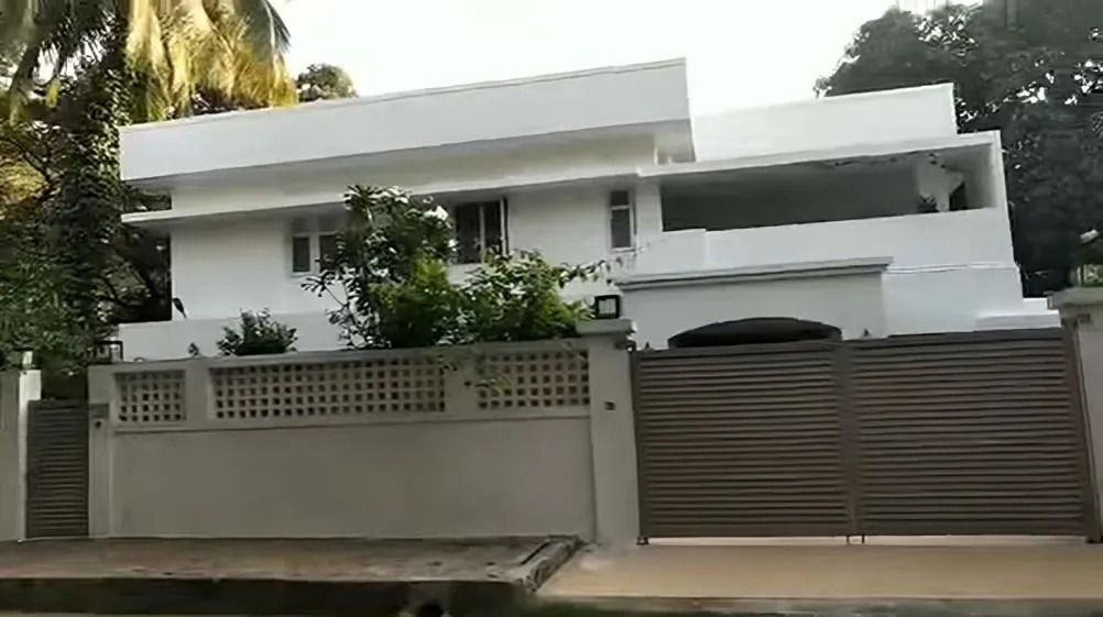 कैसा हैं जुहू में अक्षय खन्ना का 35 करोड़ वाला बंगला – नेट वर्थ ओर लक्जरी लाइफ स्टाइल