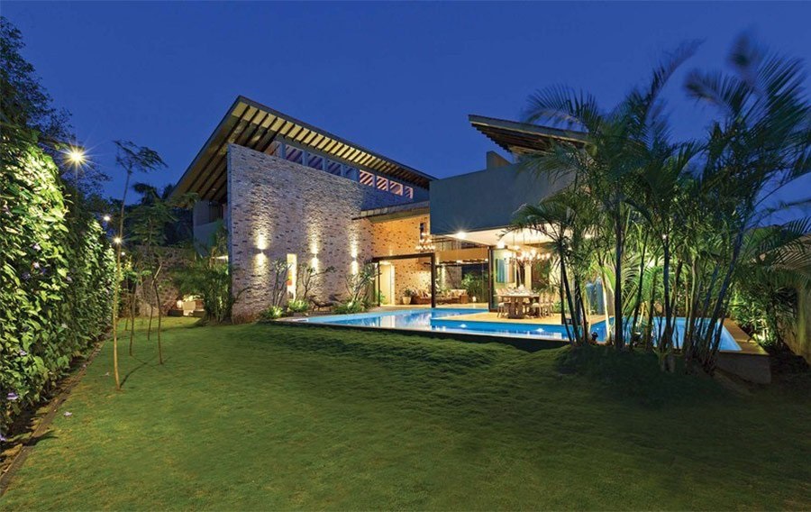 बॉलीवुड सितारों के महंगे घर जो लग्ज़री लाइफस्टाइल की पहचान हैं