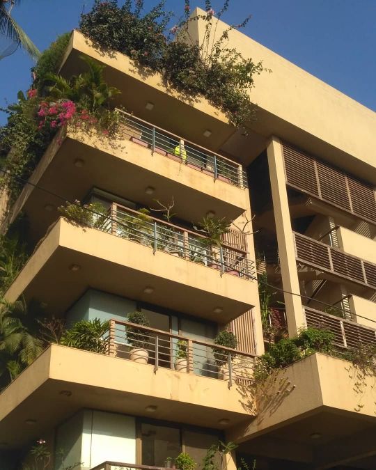 बॉलीवुड सितारों के महंगे घर जो लग्ज़री लाइफस्टाइल की पहचान हैं